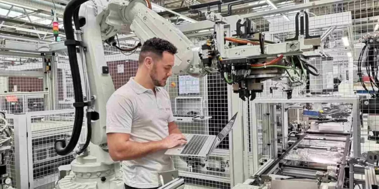 Kompanija Brose u Coburgu osvojila je nagradu “Tvornica godine“ u kategoriji „Izvrsna digitalizacija i automatizacija“.