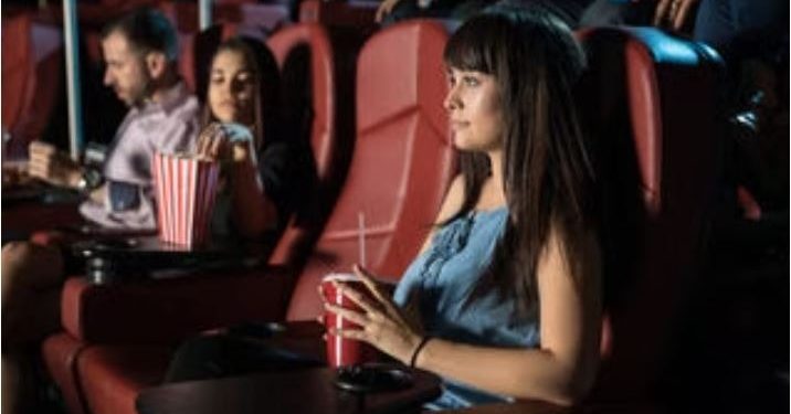 Kakav je zaista osjećaj biti sam u javnosti