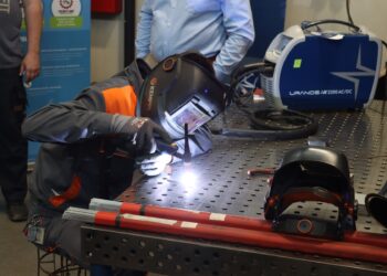 Siva, prašnjava i zastarjela metalska industrija? Naravno, ne!