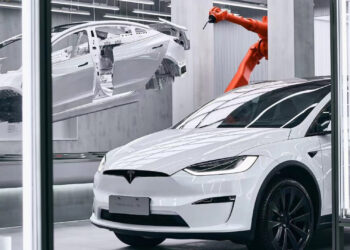 Teslin automobil spreman za vožnju za 45 sekundi